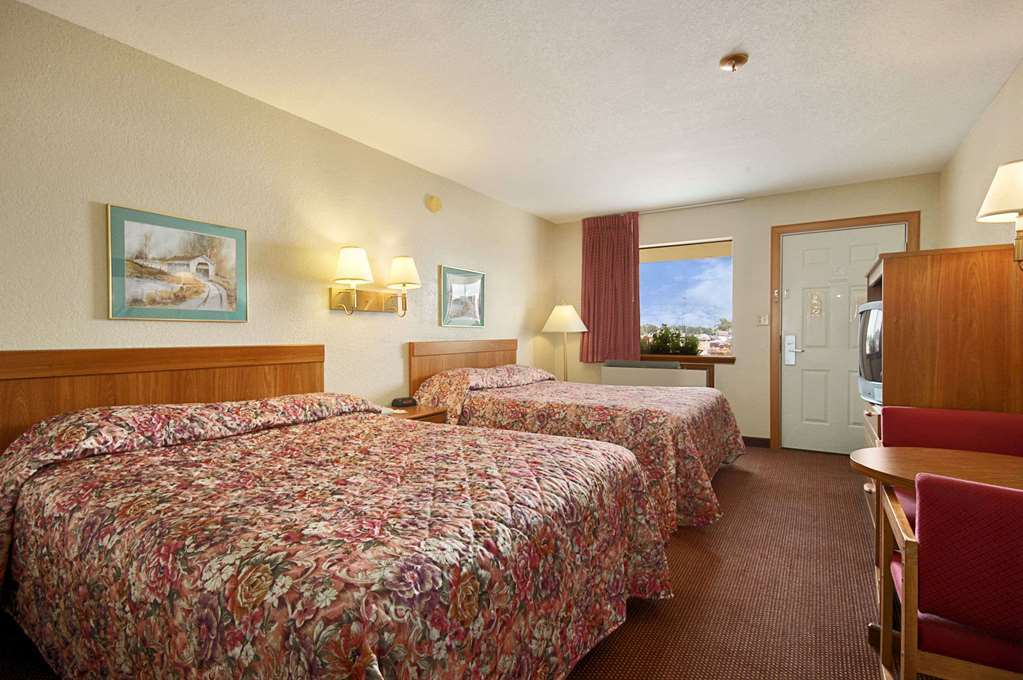 Days Inn By Wyndham Pratt Quarto foto