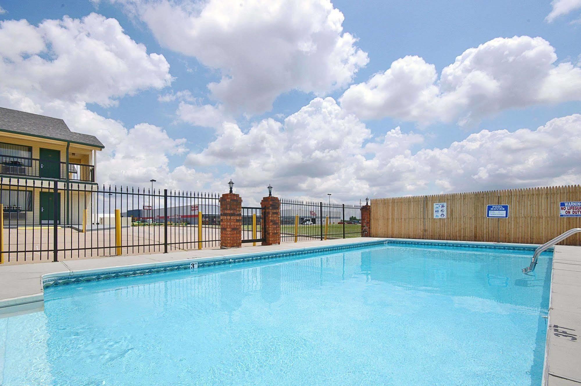 Days Inn By Wyndham Pratt Facilidades foto